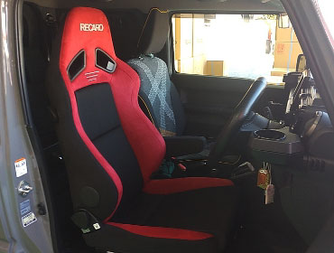 SUZUKI�@�W���j�[�@JB64�i2022�N�j�Ɂ@RECARO�i���J���j�@SR-7F�@GU100H�@RED�@�V�[�g�q�[�^�[�t���@����