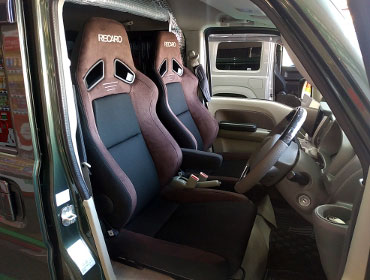 SUZUKI�@�G�u���B DA17V�i2021�N�j�@�Ɂ@RECARO�i���J���j�@SR-7F�@GU100H �u���E���@A/R�@�~�@���E�@����