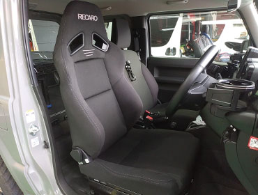 SUZUKI�@�W���j�[JB64�i2021�N�j�@�Ɂ@RECARO�i���J���j�@SR-7F�@GK100�@BK/BK�@�V�[�g�q�[�^�[�t���@����