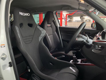 SUZUKI�@�X�C�t�g�X�|�[�c�@ZC33S�i2021�N�j�@�Ɂ@RECARO�i���J���j�@RS-GS�@BK�@����