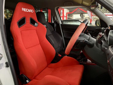 SUZUKI�@�X�C�t�g�X�|�[�c�@ZC33S�i2022�N�j�@�Ɂ@RECARO�i���J���j�@SR-7�@KK100�@RED�@����