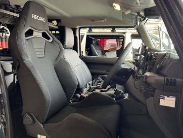 SUZUKI�@�W���j�[�V�G���@JB74�i2024�N�j�@�Ɂ@RECARO�i���J���j�@SR-S�@BK H BK���b�V���@�V�[�g�q�[�^�[�t���@����