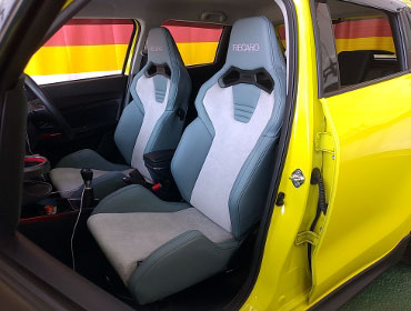 SUZUKI�@�X�C�t�g�X�|�[�c�@ZC33S�i2023�N�j�@�Ɂ@RECARO�i���J���j�@SR-S�@UT100�@�T�[�W�O���C�@�~���E�@����
