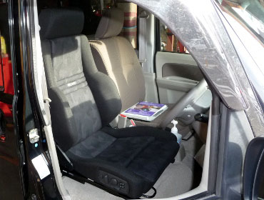 SUZUKI�@�G�u���B�@DA17V�i2021�N�j�@�Ɂ@RECARO�i���J���j�@�I���\�y�hAN220HV�@BK�@����