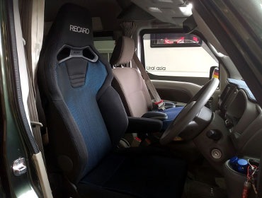 SUZUKI�@�G�u���B�@DA17V�i2015�N�j�@�Ɂ@RECARO�i���J���j�@SR-C�@BK100H�@BK/BK�@A/R�@�V�[�g�q�[�^�[�t���@����