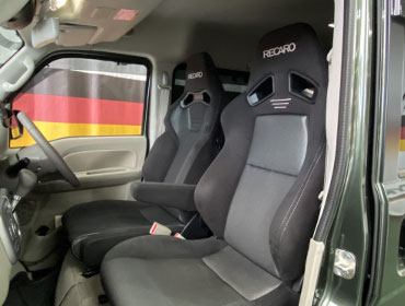 SUZUKI�@�G�u���B���S���@DA17�i2024�N�j�@�Ɂ@RECARO�i���J���j�@SR-C�@BK100�@A/R�@BK/SIL�@���@SR-7F�@BK�@BK/SIL�@����