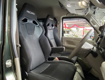 SUZUKI�@�G�u���B���S���@DA17�i2024�N�j�@�Ɂ@RECARO�i���J���j�@SR-C�@BK100�@A/R�@BK/SIL�@���@SR-7F�@BK�@BK/SIL�@����