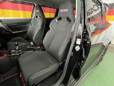 SUZUKI�@�X�C�t�g�X�|�[�c�@ZC33S�i2024�N�j�@�Ɂ@RECARO�i���J���j�@SR-S�@BK100�@BK/BK�@���@SR-C�@BK100�@BK/BK�@����