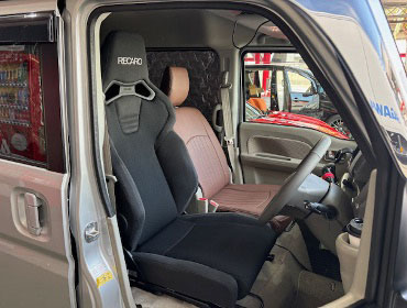 SUZUKI�@�G�u���B���S���@DA17W�i2024�N�j�@�Ɂ@RECARO�i���J���j�@SR-C�@BK100�@A/R�@BK/BK�@����