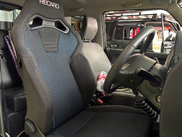 SUZUKI�@�W���j�[�@JB23W�i2018�N�j�@�Ɂ@RECARO�i���J���j�@SR-C�@BK100H�@BK/�u���[�@�V�[�g�q�[�^�[�t���@����