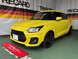 SUZUKI�@�X�C�t�g�X�|�[�c�@ZC33S�i2025�N�j�@�Ɂ@RECARO�i���J���j�@SR-S�@BK100H�@BK/RED�@�V�[�g�q�[�^�[�t���@����