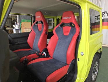 SUZUKI�@�W���j�[�@JB64W�i2025�N�j�@�Ɂ@RECARO�i���J���j�@SR-C�@UT100H�@RED�@�V�[�g�q�[�^�[�t���@�~���E�@����