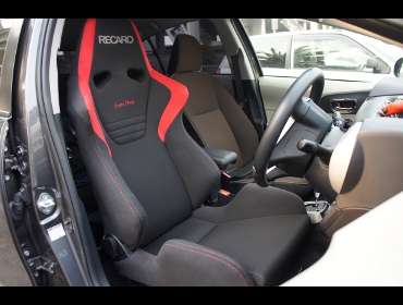 RECARO�i���J���V�[�g�j�@TOYOTA�@�A�N�A�@NPH10��RECARO�i���J���j�@SR-6�@�X�[�p�[�V���^���N�@RED�@����@����