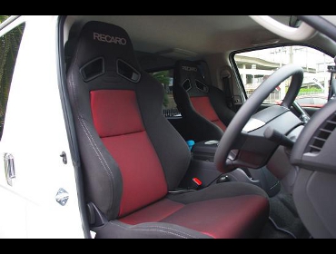 RECARO�i���J���V�[�g�j�@TOYOTA�@�n�C�G�[�X4�^�@200�n��RECARO�i���J���j�@SR-7F SK100�@RED�@�~2�r�@����