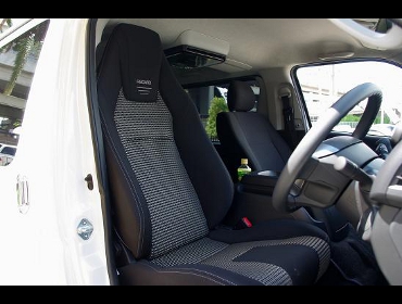 RECARO�i���J���V�[�g�j�@TOYOTA�@�n�C�G�[�X�@200�n�@4�^��RECARO�i���J���j�@LX-F IM 110 BK�@����