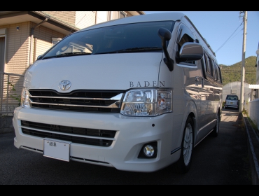 TOYOTA�@�n�C�G�[�X�@200�n�@�L�����p�[�����Ԃ�RECARO�i���J���j�V�[�g����