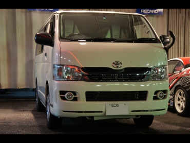 TOYOTA�@�n�C�G�[�X�@200�n��RECARO�i���J���j�V�[�g����