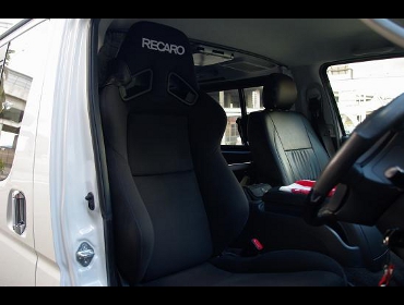 RECARO�i���J���V�[�g�j�@TOYOTA�@�n�C�G�[�X200�n��RECARO�i���J���j�@SR-7F KK100�@BK�@����