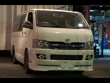 TOYOTA�@�n�C�G�[�X�@200�n��RECARO�i���J���j�V�[�g����