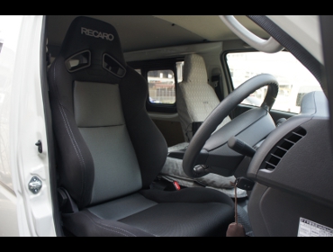 RECARO�i���J���V�[�g�j�@TOYOTA�@�n�C�G�[�X�@200�n��RECARO�i���J���j�@SR-7F SK100 BK/SIL�@����