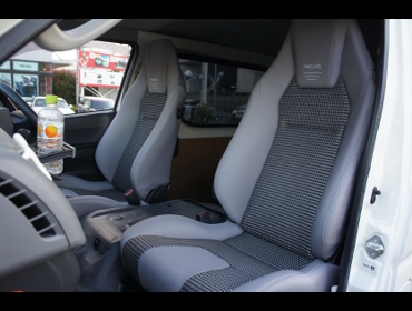 RECARO�i���J���V�[�g�j�@TOYOTA�@�n�C�G�[�X�@200�n�@3�^��RECARO�i���J���j�@LX-F IM 110�@�O���C�@�~2�r�@����