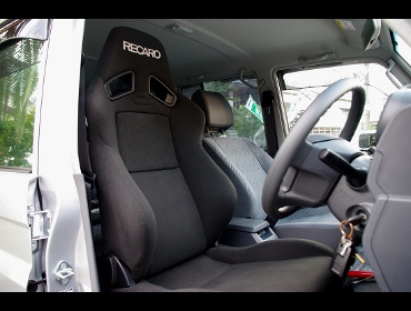 RECARO�i���J���V�[�g�j�@TOYOTA�@�����h�N���[�U�[70�Ƀ��J���@SR-7F KK100�@BK�@����