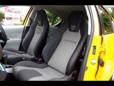 RECARO�i���J���V�[�g�j�@TOYOTA�@�A�N�A�@NHP10�Ƀ��J���@LX-F IM 110 BK�@�~2�r�@����