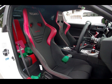 RECARO�i���J���V�[�g�j�@TOYOTA�@86�@ZN6�Ƀ��J���@����@RS-G �X�[�p�[�V���^���NNU�@���@����@SR-6 �X�[�p�[�V���^���NNU�@����