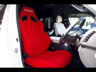 RECARO�i���J���V�[�g�j�@TOYOTA�@�n�C�G�[�X�@200�n�@4�^�Ƀ��J���@SR-7F KK100�@RED�@����
