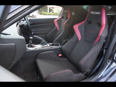 RECARO�i���J���V�[�g�j�@TOYOTA�@86�@ZN6�Ƀ��J���@����SR-6 �X�[�p�[�V���^���NNU�@�~2�r�@����