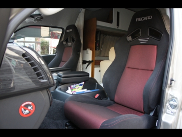 RECARO�i���J���V�[�g�j�@TOYOTA�@�n�C�G�[�X200�n�Ƀ��J���@SR-7F�@GK100�@BK/RED�@�~2�r�@����