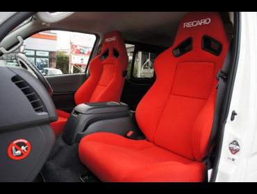 RECARO�i���J���V�[�g�j�@TOYOTA�@���W�A�X�G�[�X�@200�n�@4�^�Ƀ��J���@SR-7F KK100�@RED�@�~2�r�@����
