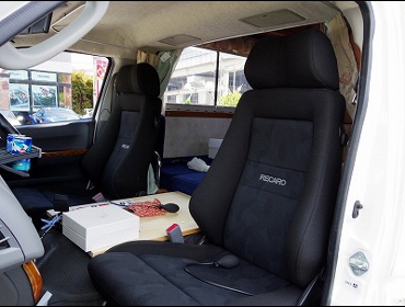 RECARO�i���J���V�[�g�j�@TOYOTA�@�n�C�G�[�X200�n�L�����s���O�Ƀ��J���@�G���S���hMV�@BK�@�~2�r�@����