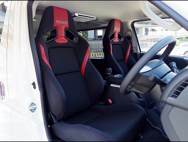 RECARO�i���J���V�[�g�j�@TOYOTA�@�n�C�G�[�X�Ƀ��J���@SR-7F Lassic RED/RED�@�~2�r�@����
