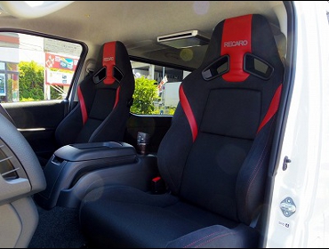 RECARO�i���J���V�[�g�j�@TOYOTA�@�n�C�G�[�X�Ƀ��J���@SR-7F Lassic RED/RED�@�~2�r�@����
