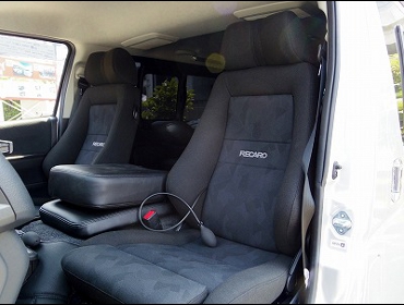 RECARO�i���J���V�[�g�j�@TOYOTA�@�n�C�G�[�X�@200�n�Ƀ��J���@�G���S���hMV�@BK�@�~2�r�@����