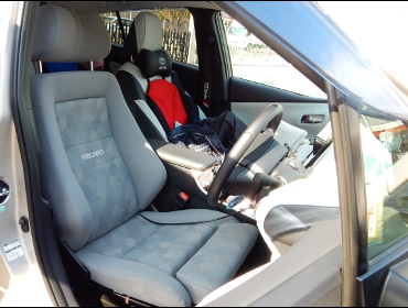 RECARO�i���J���V�[�g�j�@TOYOTA�@�v���E�X�@ZVW51�Ƀ��J���@�G���S���hMV�@�V�[�g�q�[�^�[�t���@�O���C�@����