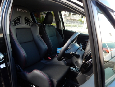 TOYOTA�@���B�b�c�@NHP130�@�Ɂ@RECARO�i���J���j�@SR-7�@Lassic �@BK���U�[�@����