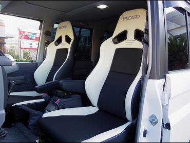 TOYOTA�@�����h�N���[�U�[76�@HZJ76K�@�Ɂ@RECARO�i���J���j�@SR-7F�@Lassic�@White�@A/R�@�~2�r�@����