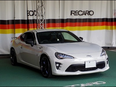 TOYOTA�@86�@ZN6�@�Ɂ@RECARO�i���J���j�V�[�g����