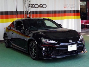 TOYOTA�@86�@ZN6�@�Ɂ@RECARO�i���J���j�V�[�g����