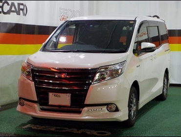 TOYOTA�@�m�A�@�n�C�u���b�h�@ZWR80�@�Ɂ@RECARO�i���J���j�V�[�g����