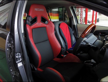 TOYOTA�@�A�N�A�@NHP10�@�Ɂ@RECARO�i���J���j�V�[�g�@SR-7�@Lassic�@RED�@�V�[�g�q�[�^�[�t���@����