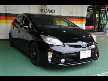 TOYOTA�@�v���E�X�@ZVW30�@�Ɂ@RECARO�i���J���j�V�[�g����
