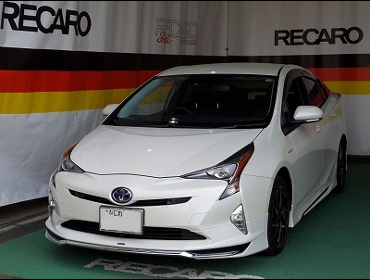 TOYOTA�@�v���E�X�@ZVW50�@�Ɂ@RECARO�i���J���j�V�[�g����