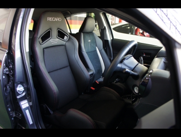 TOYOTA�@�A�N�A�@NHP10�@�Ɂ@RECARO�i���J���j�@SR-7�@Lassic�@BK�@����