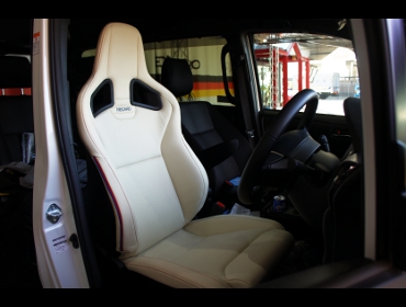 RECARO�i���J���V�[�g�j�@TOYOTA�@VOXY�@ZRR80W�@�Ɂ@RECARO�i���J���j�@�N���X�X�|�[�c�X�^�[LL100H���U�[SE�@�z���C�g���U�[/���b�h�X�e�b�`�@����