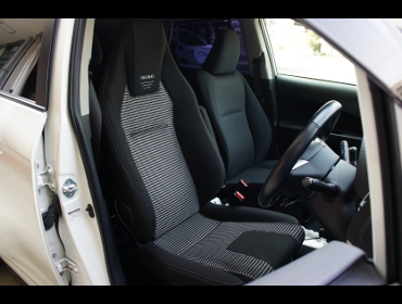 RECARO�i���J���V�[�g�j�@TOYOTA�@���N�e�B�X�@NCP120�@�Ɂ@RECARO�i���J���j�@LX-F�@IN110�@BK�@����