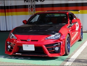 TOYOTA�@86�@ZN6�@�Ɂ@RECARO�i���J���j�V�[�g����