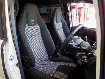 RECARO�i���J���V�[�g�j�@TOYOTA�@���H�N�V�[�@�n�C�u���b�h�@ZWR80�i2017�N�j�@�Ɂ@���J���@LX-F�@IN110H�@BK�@�~2�r�@����